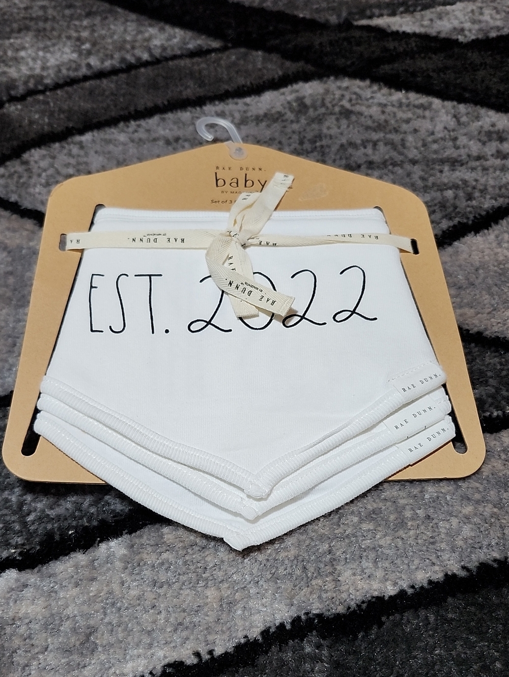 RAE DUNN BABY SIGNATURE MINIMALIST SNAP-BACK COTTON 3-PACK BANDANA BIB SET